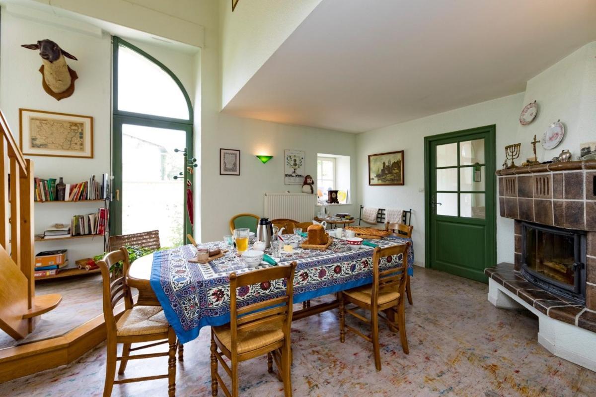 Jolie Vache Deguisee En Fleurs, Chambre D'Hote A Soulosse Zimmer foto