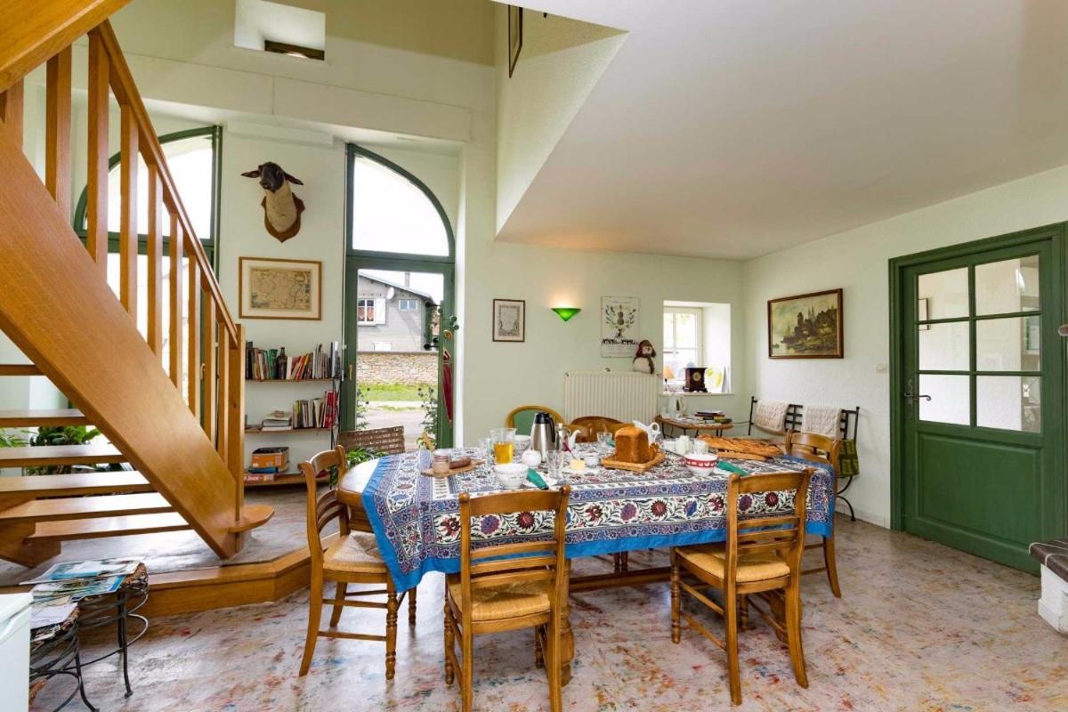 Jolie Vache Deguisee En Fleurs, Chambre D'Hote A Soulosse Zimmer foto